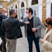 Instantes de la visita de José María González en el Mercado de Cádiz