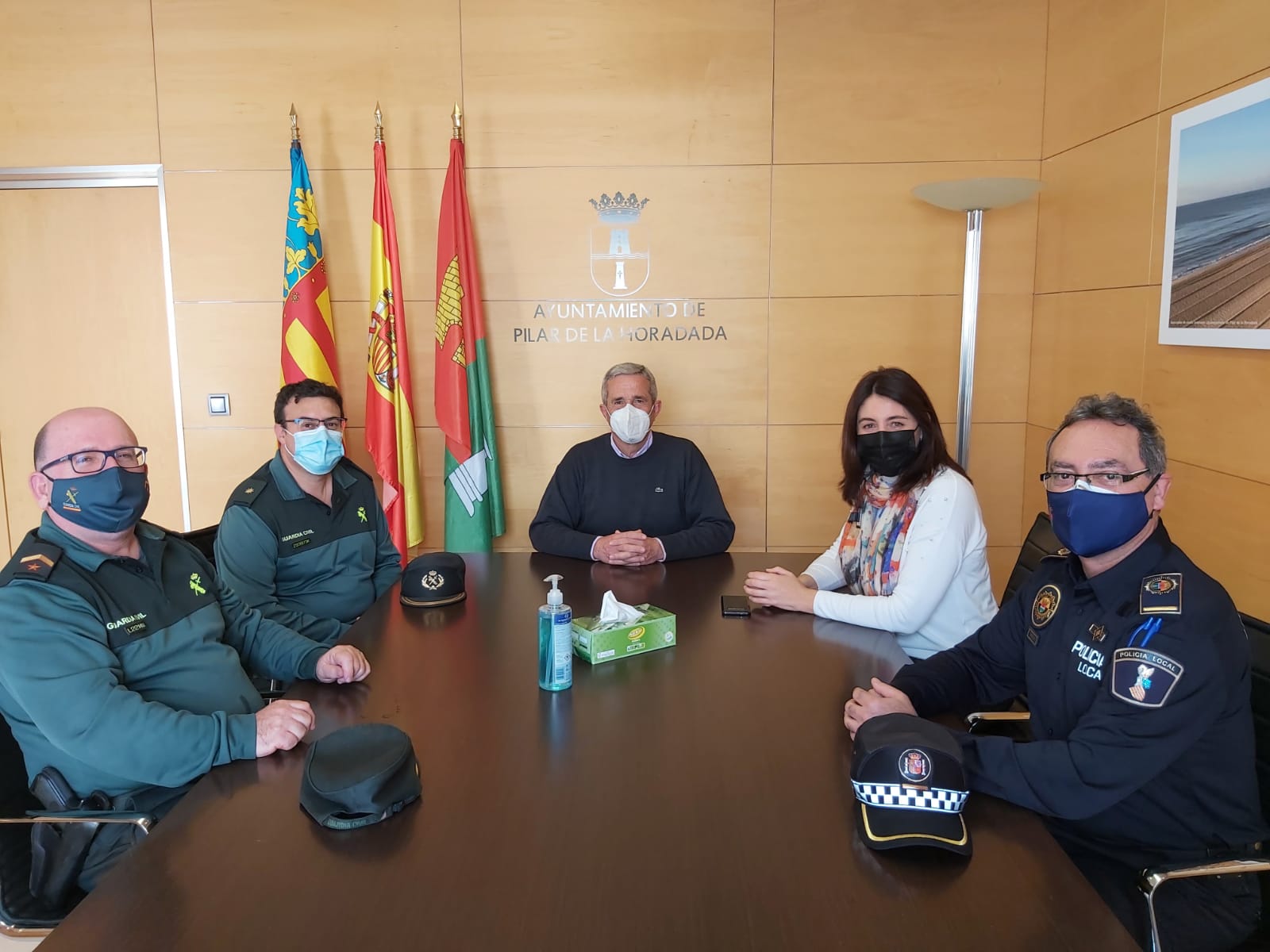 El alcalde de Pilar de la Horadada ha dado la bienvenida al nuevo Comandante Jefe de la Guardia Civil en Torrevieja, Santos Buendía García, que se incorpora como máximo responsable de la Comandancia de Torrevieja El alcalde de Pilar de la Horadada ha dado la bienvenida al nuevo Comandante Jefe de la Guardia Civil en Torrevieja, Santos Buendía García, que se incorpora como máximo responsable de la Comandancia de Torrevieja