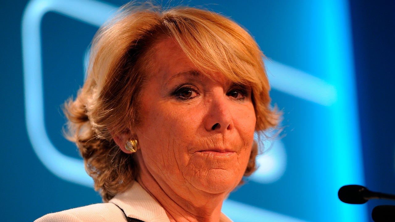 Esperanza Aguirre pide a Pablo Casado que acabe con la "absurda discusión" con Isabel Díaz Ayuso Esperanza Aguirre pide a Pablo Casado que acabe con la "absurda discusión" con Isabel Díaz Ayuso