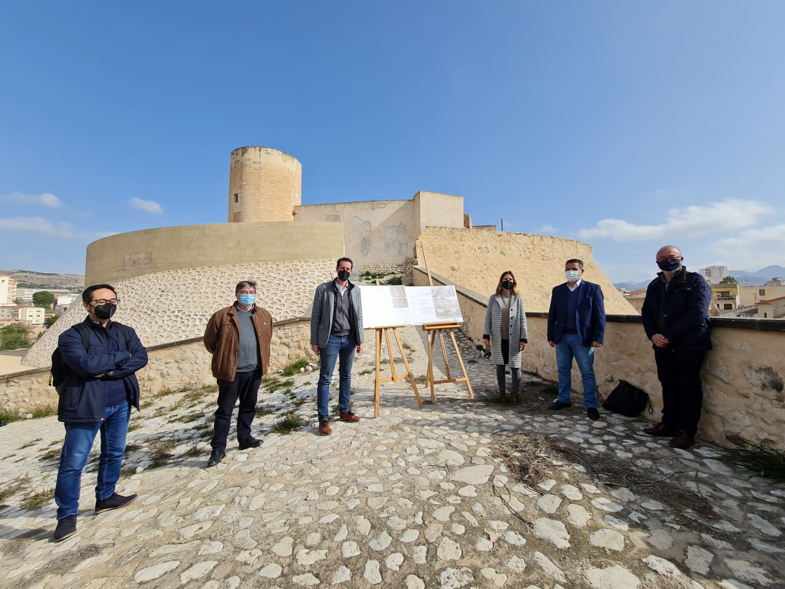 El entorno urbano del castillo quedará regulado por un nuevo plan de protección y conservación El entorno urbano del castillo quedará regulado por un nuevo plan de protección y conservación