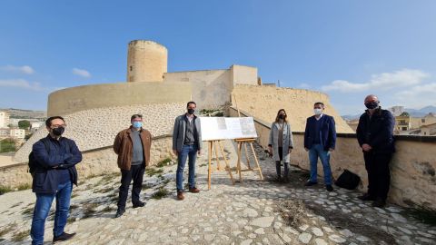 Presentaci&oacute;n del Plan a los pies del castillo