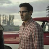 Los actores Tyler Hoechlin y Elizabeth Tulloch, en una imagen promocional de 'Supermán y Lois'