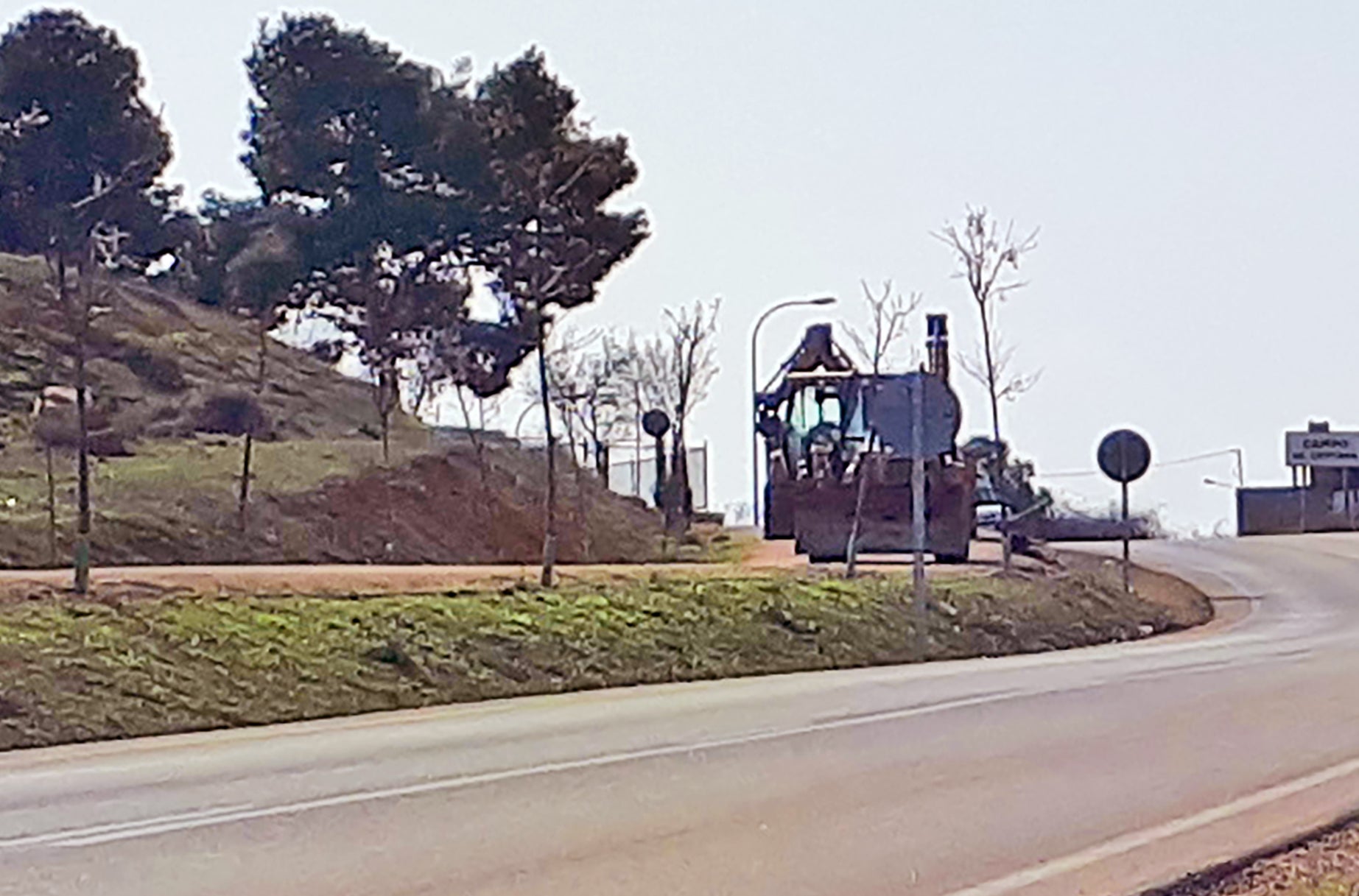 Salicor-Ecologistas en Acción de Campo de Criptana en contra del arranque de árboles en el camino del Cristo Salicor-Ecologistas en Acción de Campo de Criptana en contra del arranque de árboles en el camino del Cristo