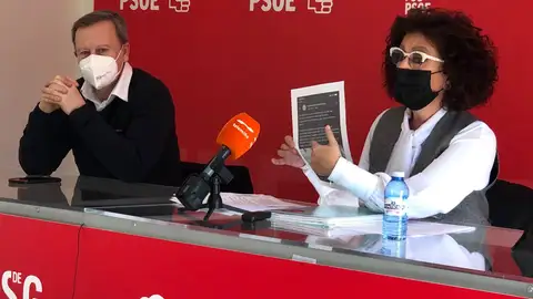 O Psoe denuncia que a reforma do albergue canino incumple a lexislación vixente Concha García e Rafa Villarino