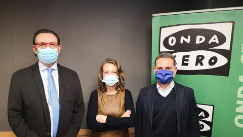 El director de Asima, Alejandro Sáenz de San Pedro, acompaña a la periodista de Onda Cero Elka Dimitrova y al propietario de Representaciones Costabella, Diego Jiménez. El director de Asima, Alejandro Sáenz de San Pedro, acompaña a la periodista de Onda Cero Elka Dimitrova y al propietario de Representaciones Costabella, Diego Jiménez.