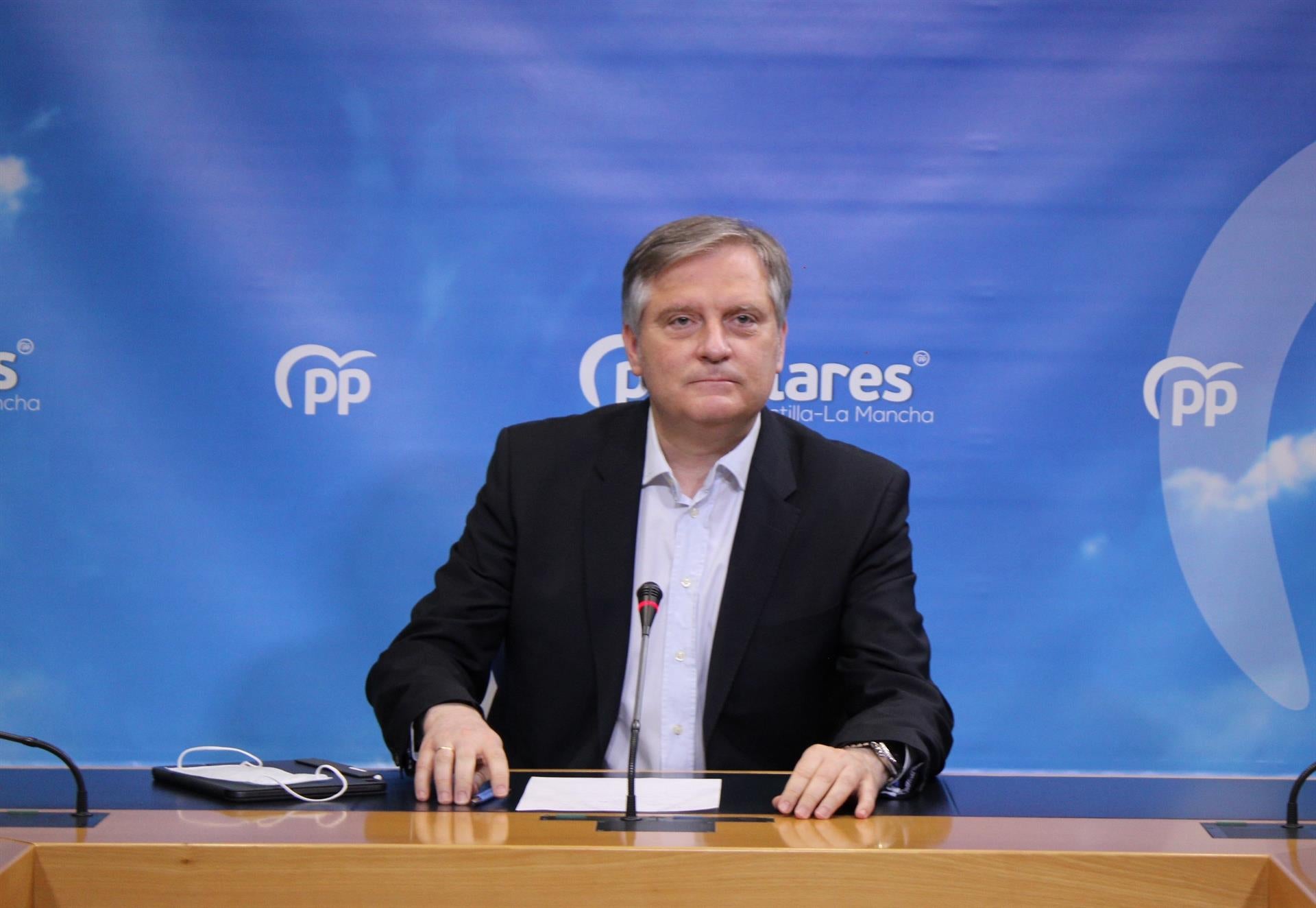 Núñez da galones a Paco Cañizares dentro del PP de C-LM y le otorga la Portavocía del partido Núñez da galones a Paco Cañizares dentro del PP de C-LM y le otorga la Portavocía del partido