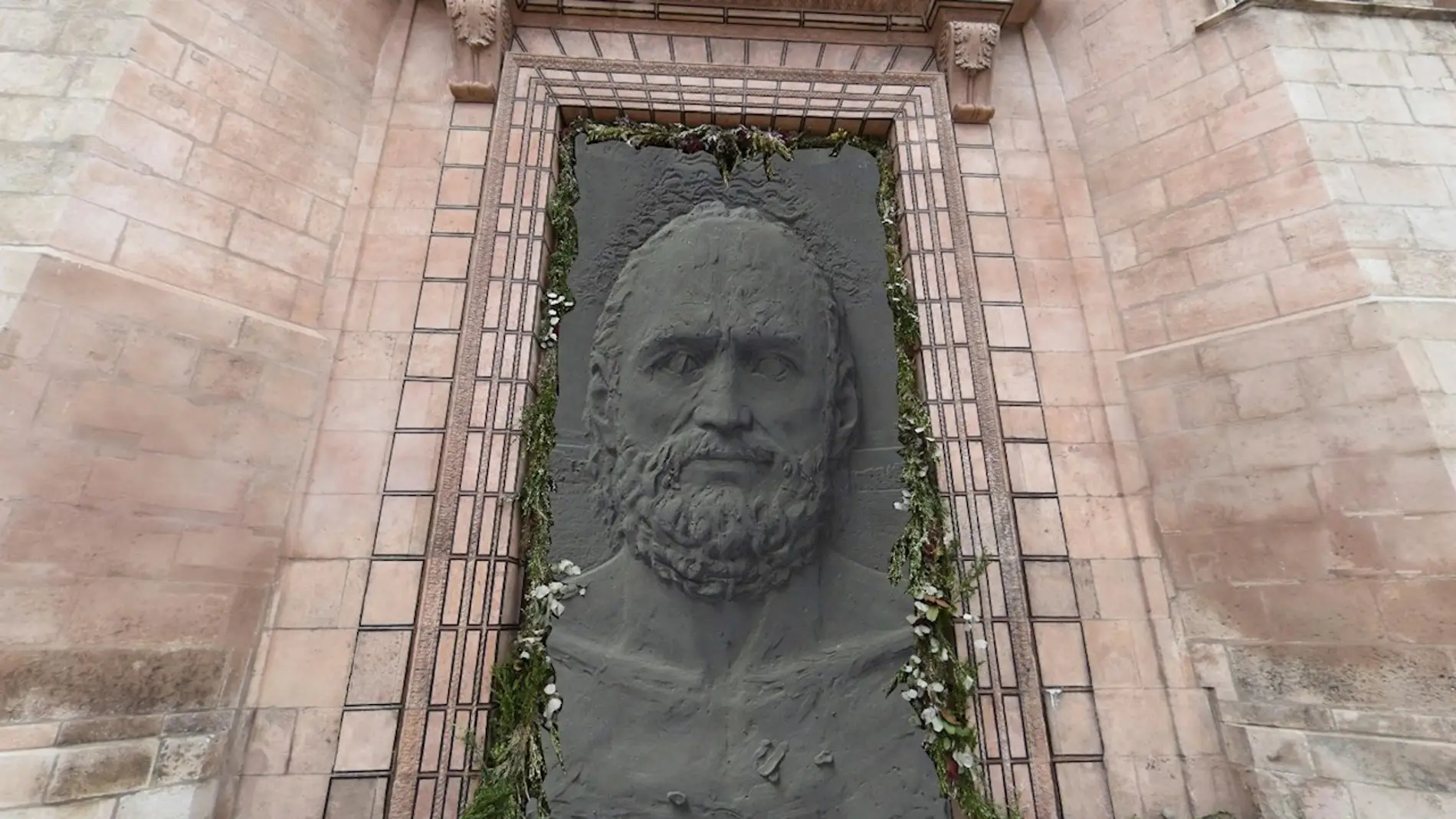  Representación artística de una de las nuevas puertas de bronce que se planea colocar en la fachada principal de la catedral de Burgos, decoradas por Antonio López en clave de arte contemporáneo