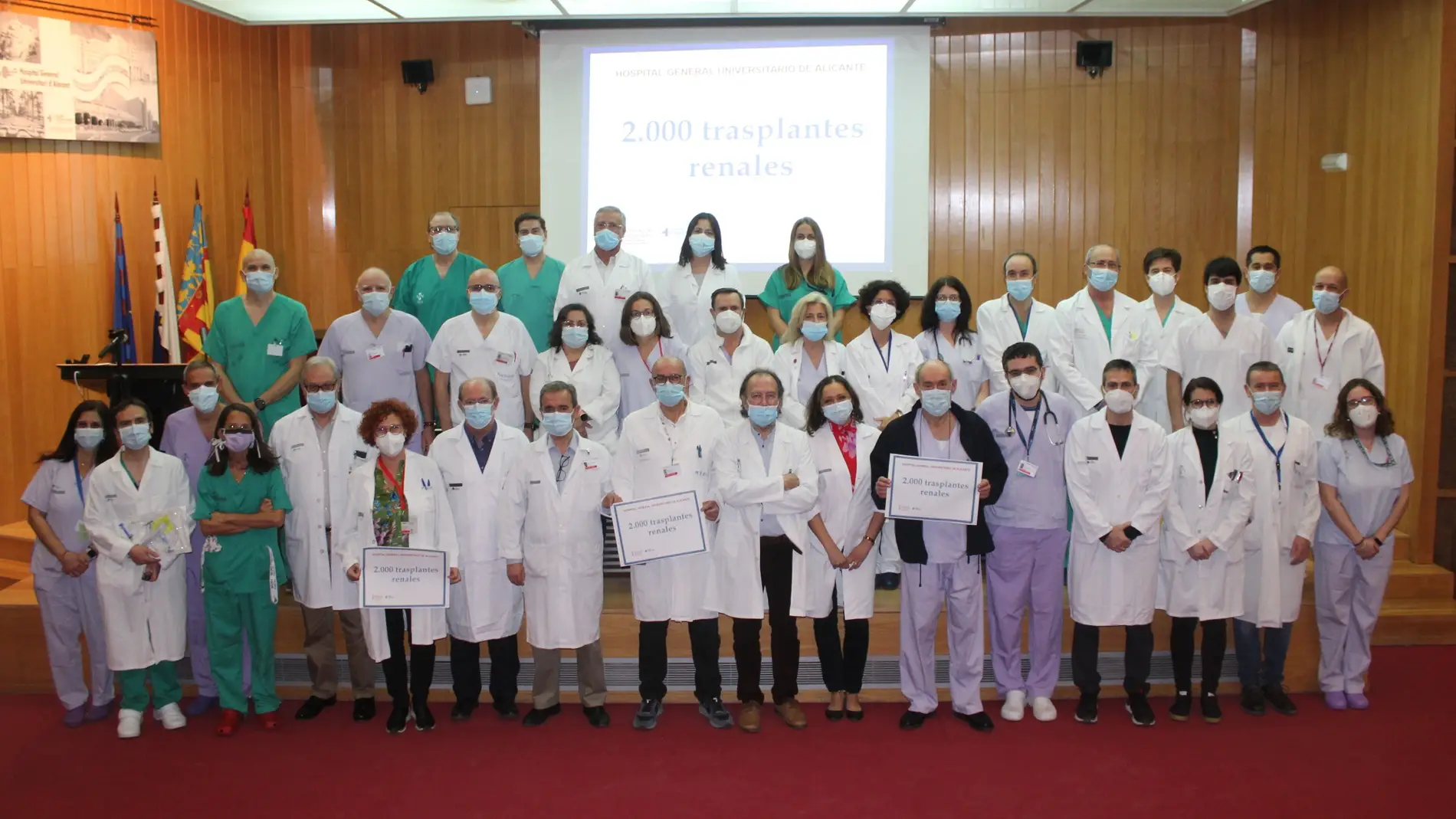 El equipo de la unidad de trasplantes del Hospital General de Alicante