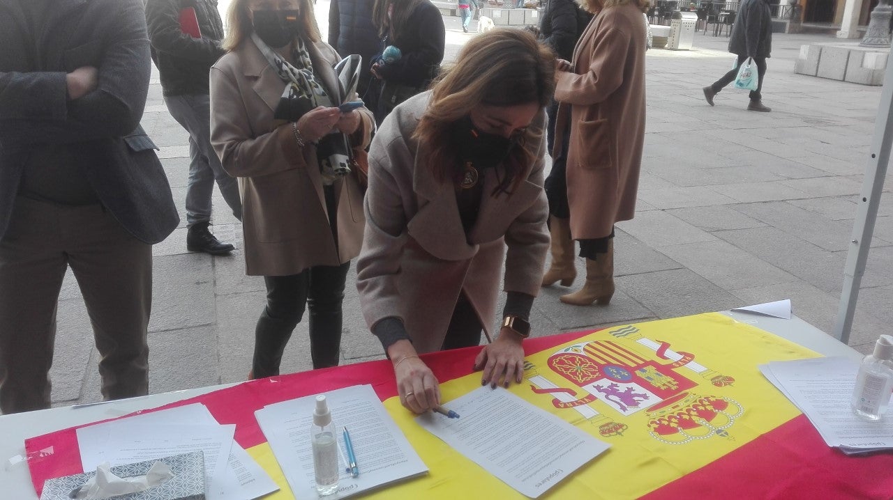 El PP de Ciudad Real inicia una campaña de recogida de firmas en defensa de los Cuerpos y Fuerzas de Seguridad del Estado El PP de Ciudad Real inicia una campaña de recogida de firmas en defensa de los Cuerpos y Fuerzas de Seguridad del Estado