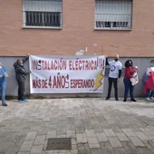 Protestas delante del centro Protestas delante del centro