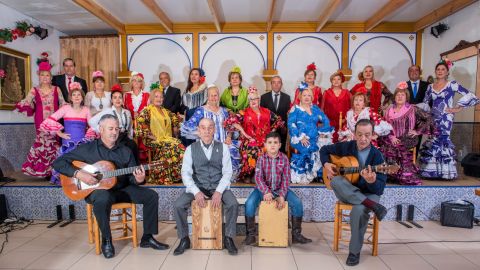 Miembros de la Comunidad Andaluza de Elche en su sede de la Casa de Andaluc&iacute;a 