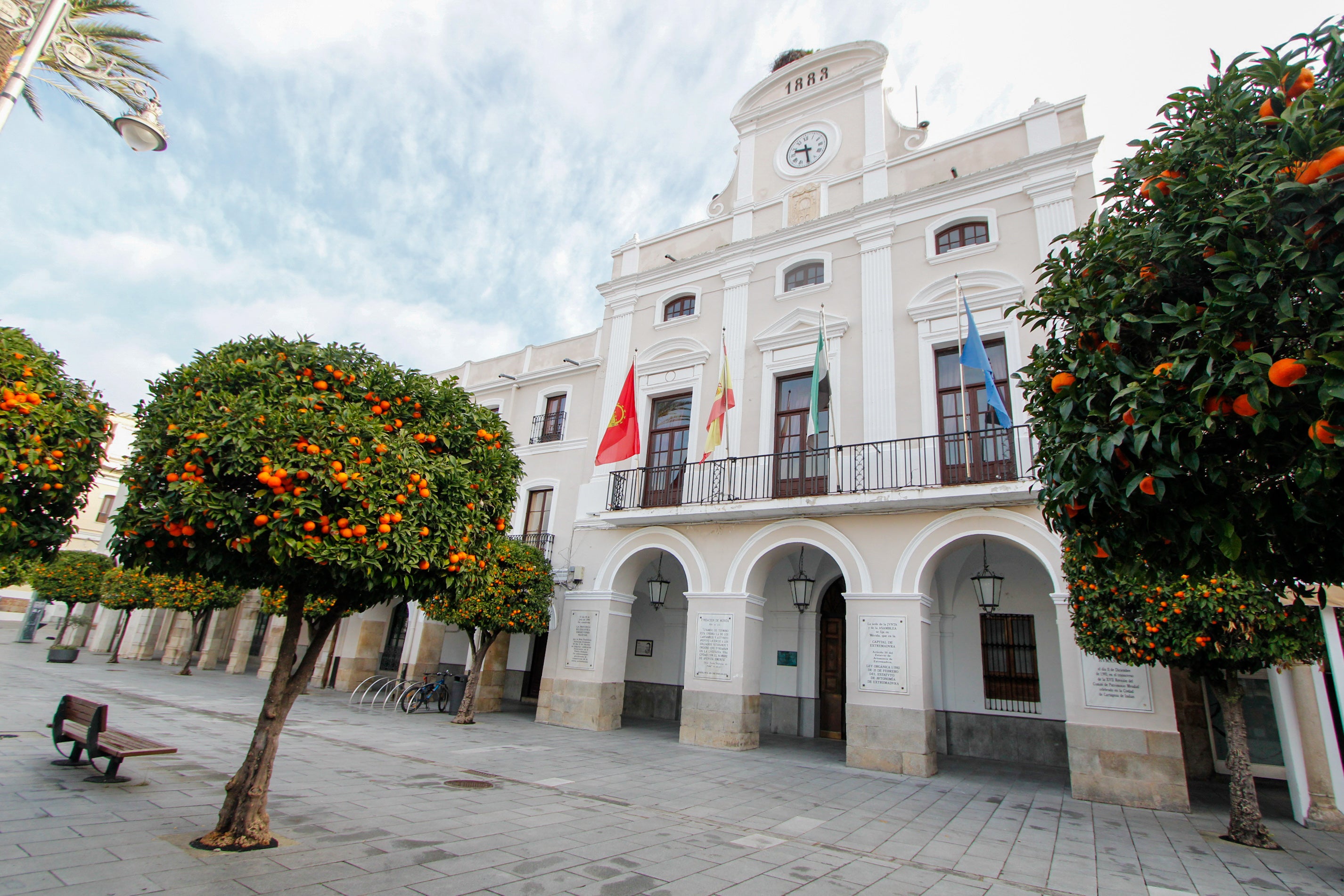 El domingo se iluminará de verde la fachada del Ayuntamiento y la fuente de la Plaza España El domingo se iluminará de verde la fachada del Ayuntamiento y la fuente de la Plaza España