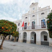El domingo se iluminará de verde la fachada del Ayuntamiento y la fuente de la Plaza España 