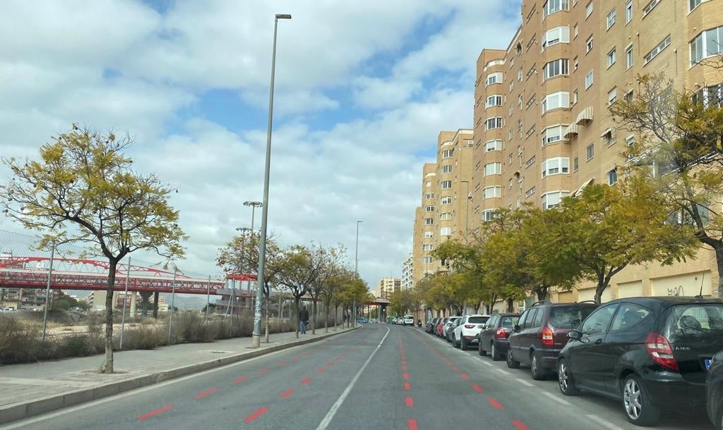 El Ayuntamiento crea las nuevas ciclo-calles y refuerza la señalética de 'Ciudad 30' en Alicante El Ayuntamiento crea las nuevas ciclo-calles y refuerza la señalética de 'Ciudad 30' en Alicante