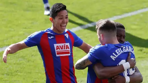 Sandro y Diop dan un punto a Huesca y a Eibar que no les vale de mucho Sandro y Diop dan un punto a Huesca y a Eibar que no les vale de mucho