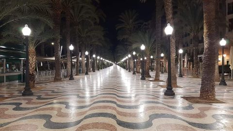 Vista nocturna de la Explanada de España Vista nocturna de la Explanada de España