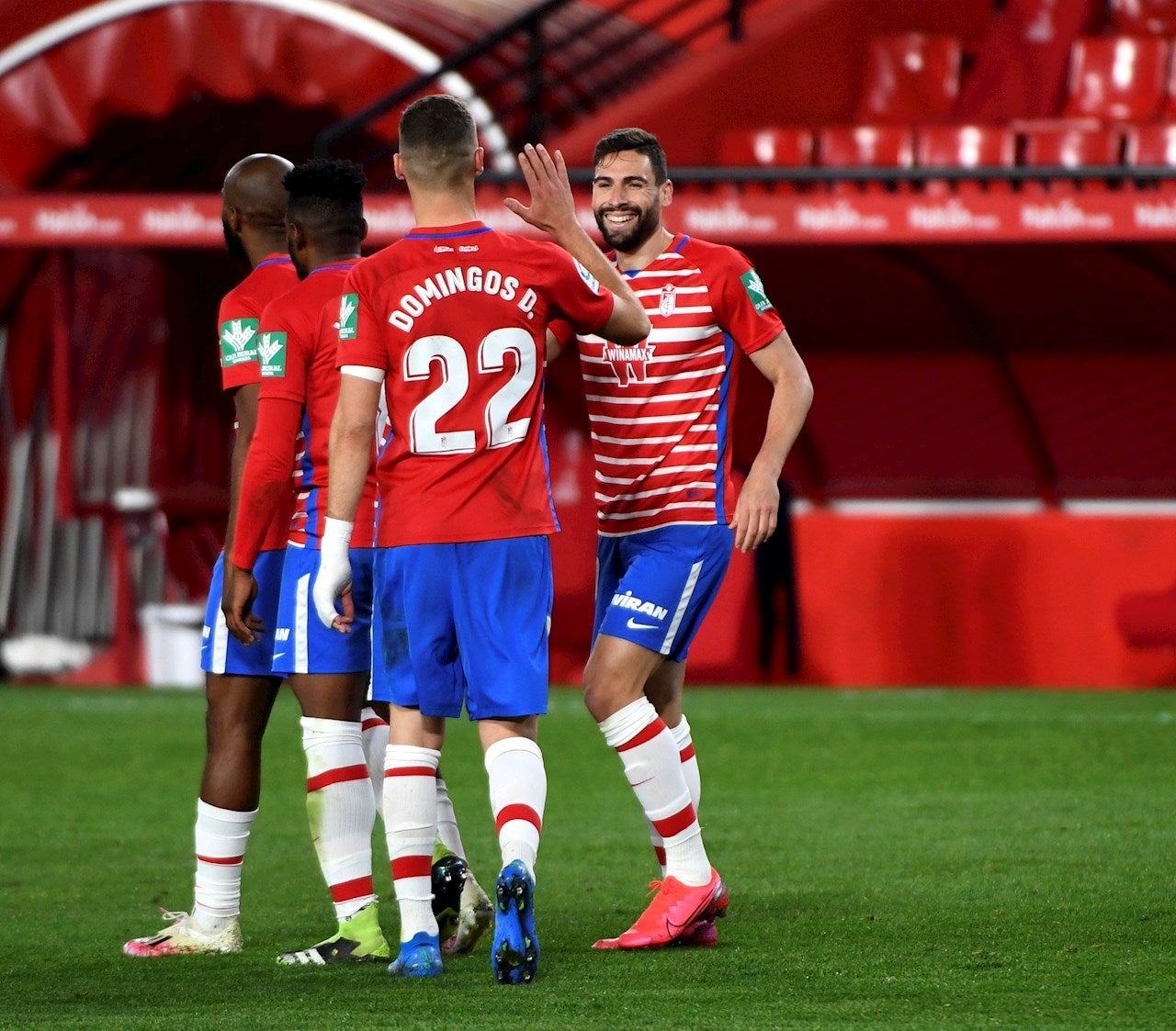 El Granada corta su mala racha en LaLiga y deja en descenso al Elche El Granada corta su mala racha en LaLiga y deja en descenso al Elche