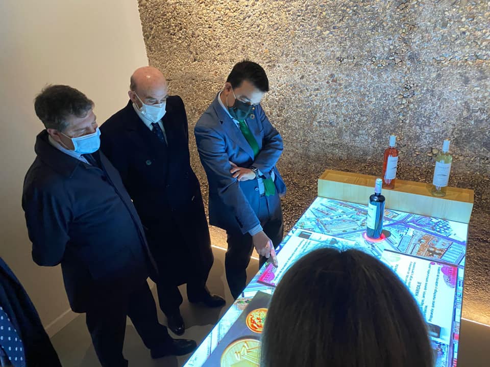 Cooperativa Almazara Virgen de las Viñas estrena nueva embotelladora Cooperativa Almazara Virgen de las Viñas estrena nueva embotelladora