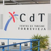 El alcalde ha destacado la importancia de estos módulos para la formación de profesionales del sector turístico, especialmente de la hostelería, no solo en la ciudad de Torrevieja sino en toda la comarca de la Vega Baja El alcalde ha destacado la importancia de estos módulos para la formación de profesionales del sector turístico, especialmente de la hostelería, no solo en la ciudad de Torrevieja sino en toda la comarca de la Vega Baja