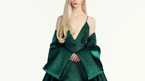Anya Taylor en los Globos de Oro Dior