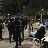 Un control de la Policía Local en las terrazas del Torreón