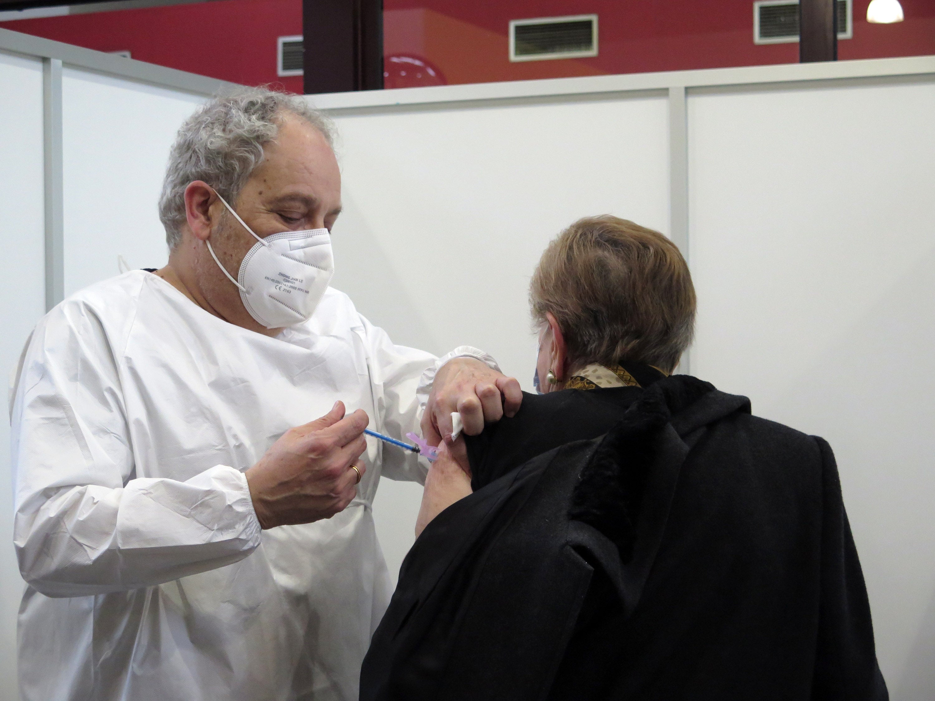 "Los médicos mayores de 55 de la privada no podremos vacunarnos, quizás, hasta septiembre" "Los médicos mayores de 55 de la privada no podremos vacunarnos, quizás, hasta septiembre"