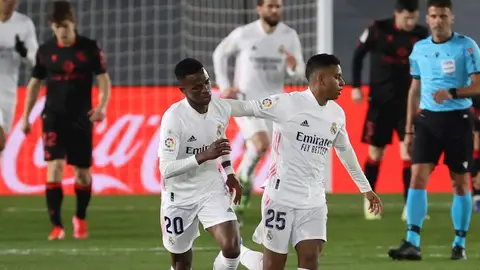 Vinicius y Rodrygo celebran el gol del Real Madrid Vinicius y Rodrygo celebran el gol del Real Madrid
