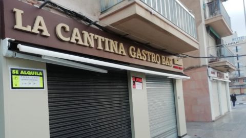 Establecimiento de hostelería cerrado en Elche en la crisis sanitaria del coronavirus. Establecimiento de hostelería cerrado en Elche en la crisis sanitaria del coronavirus.
