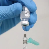 Dosis de una vacuna contra el covid-19. Dosis de una vacuna contra el covid-19.