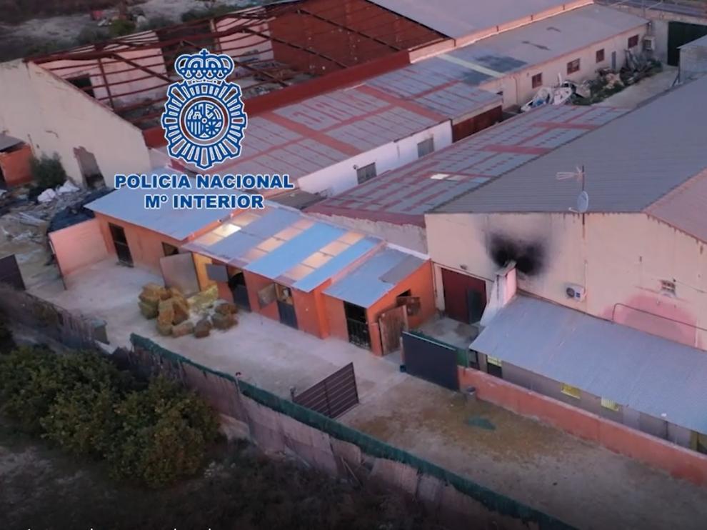La Policía Nacional desarticula en Almoradí un laboratorio clandestino que producía 600 kilogramos de cocaína al mes La Policía Nacional desarticula en Almoradí un laboratorio clandestino que producía 600 kilogramos de cocaína al mes