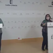 Carmen Olmedo y Manuela Nieto durante la rueda de prensa Carmen Olmedo y Manuela Nieto durante la rueda de prensa