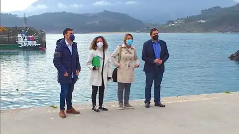 Un momento de la visita de esta mañana. Un momento de la visita de esta mañana.