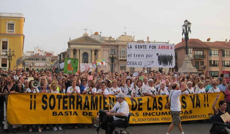 El PSOE pide al Gobierno Regional que otorgue la Medalla de Oro de la región a la Plataforma del Soterramiento El PSOE pide al Gobierno Regional que otorgue la Medalla de Oro de la región a la Plataforma del Soterramiento