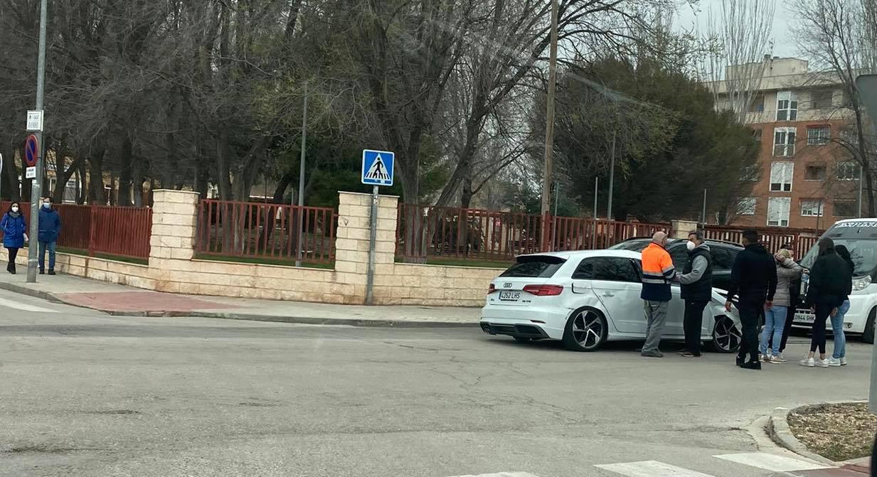 La policía local de Alcázar investiga un aparatoso accidente de tráfico junto a los Institutos La policía local de Alcázar investiga un aparatoso accidente de tráfico junto a los Institutos