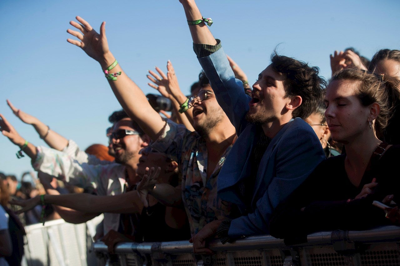 Love of Lesbian ofrecerá un concierto "sin distancia social" para 5.000 personas en Barcelona Love of Lesbian ofrecerá un concierto "sin distancia social" para 5.000 personas en Barcelona