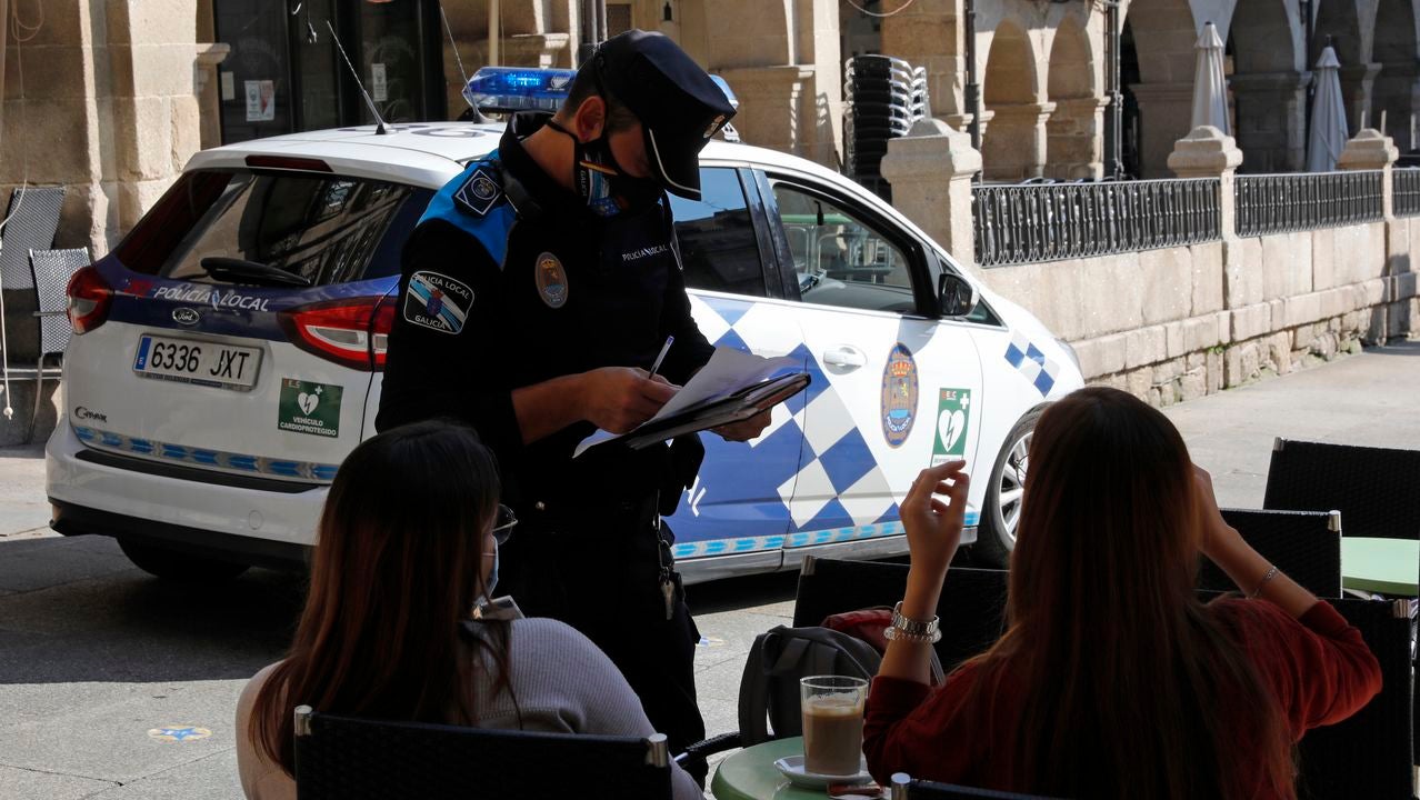 A Policía Local efectúa 26 denuncias esta fin de semana por incumprir as medidas sanitarias A Policía Local efectúa 26 denuncias esta fin de semana por incumprir as medidas sanitarias