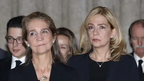 Las infantas Elena y Cristina en una imagen de archivo Las infantas Elena y Cristina en una imagen de archivo