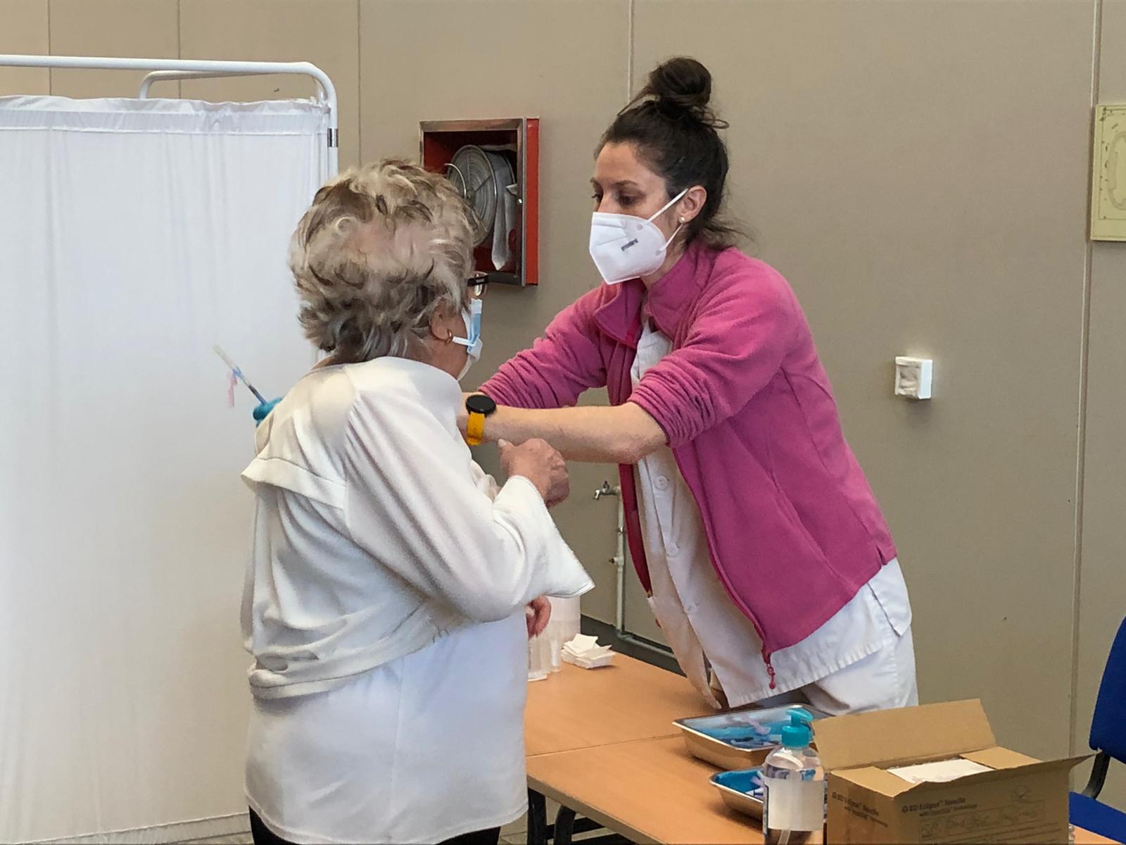 Arranca la campaña de vacunación masiva a docentes, en el Palacio de Ferias Arranca la campaña de vacunación masiva a docentes, en el Palacio de Ferias
