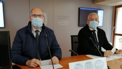 Los concejales Manuel Villar y Antonio Manresa en la comparecencia de hoy Los concejales Manuel Villar y Antonio Manresa en la comparecencia de hoy