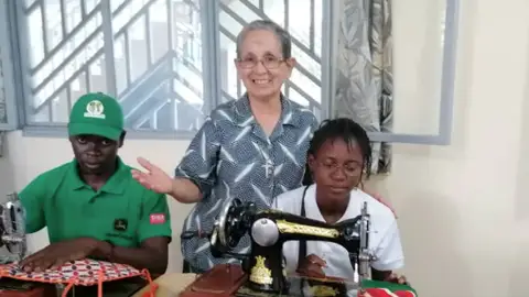 Sor Ángela en uno de los talleres. Sor Ángela en uno de los talleres.