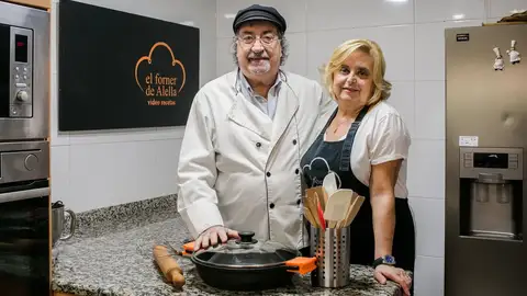 Josep Ma. Mañé i la Carme Julià a la seva cuina Josep Ma. Mañé i la Carme Julià a la seva cuina