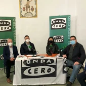 Pilar Zamora junto a los responsables del programa "Paso a Paso" emitido desde el Guardapasos Pilar Zamora junto a los responsables del programa "Paso a Paso" emitido desde el Guardapasos
