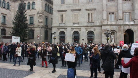 Manifestaci&oacute; de les ag&egrave;ncies de viatges a la Pla&ccedil;a Sant Jaume al mes de desembre