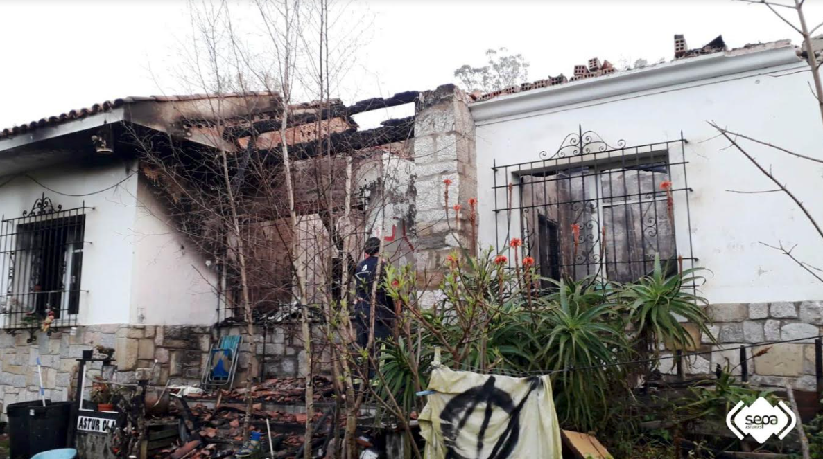 Dos personas resultan heridas con quemaduras graves en un incendio declarado en Ribadesella Dos personas resultan heridas con quemaduras graves en un incendio declarado en Ribadesella