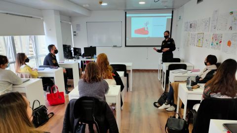 Charla de la Polic&iacute;a Local de Elche en el IMEP-UMH.