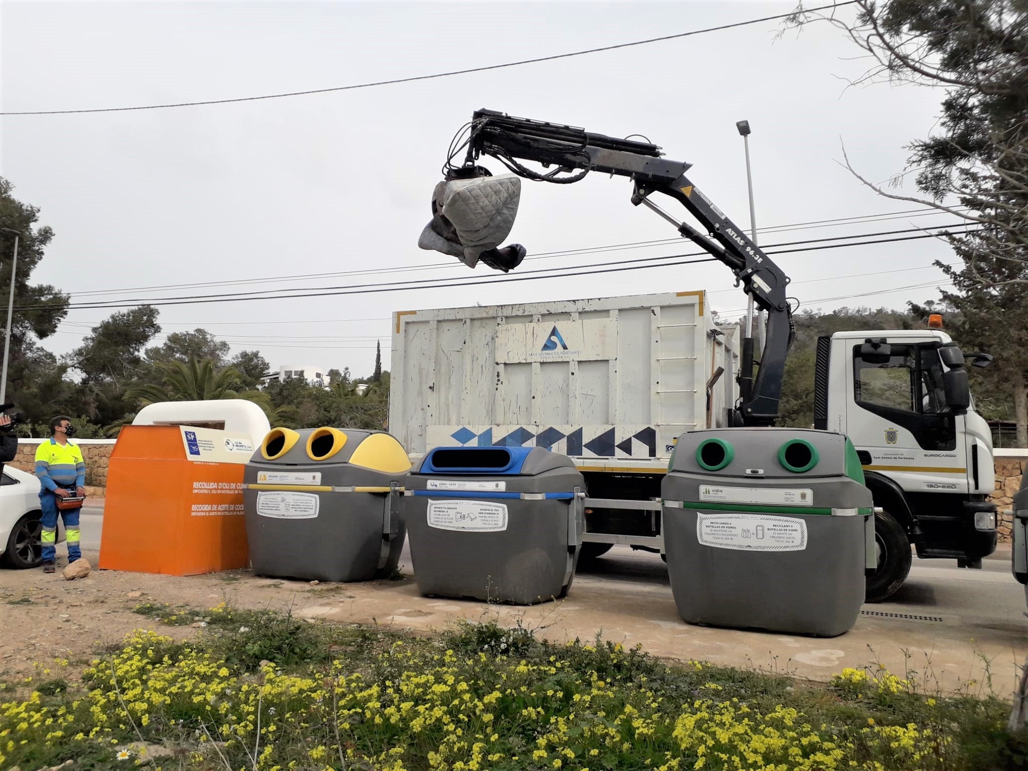 La recogida selectiva de residuos en Ibiza se desplomó un 27% a causa de la pandemia La recogida selectiva de residuos en Ibiza se desplomó un 27% a causa de la pandemia