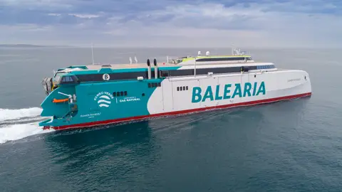 Ferry de Baleària en pruebas en Gijón Ferry de Baleària en pruebas en Gijón