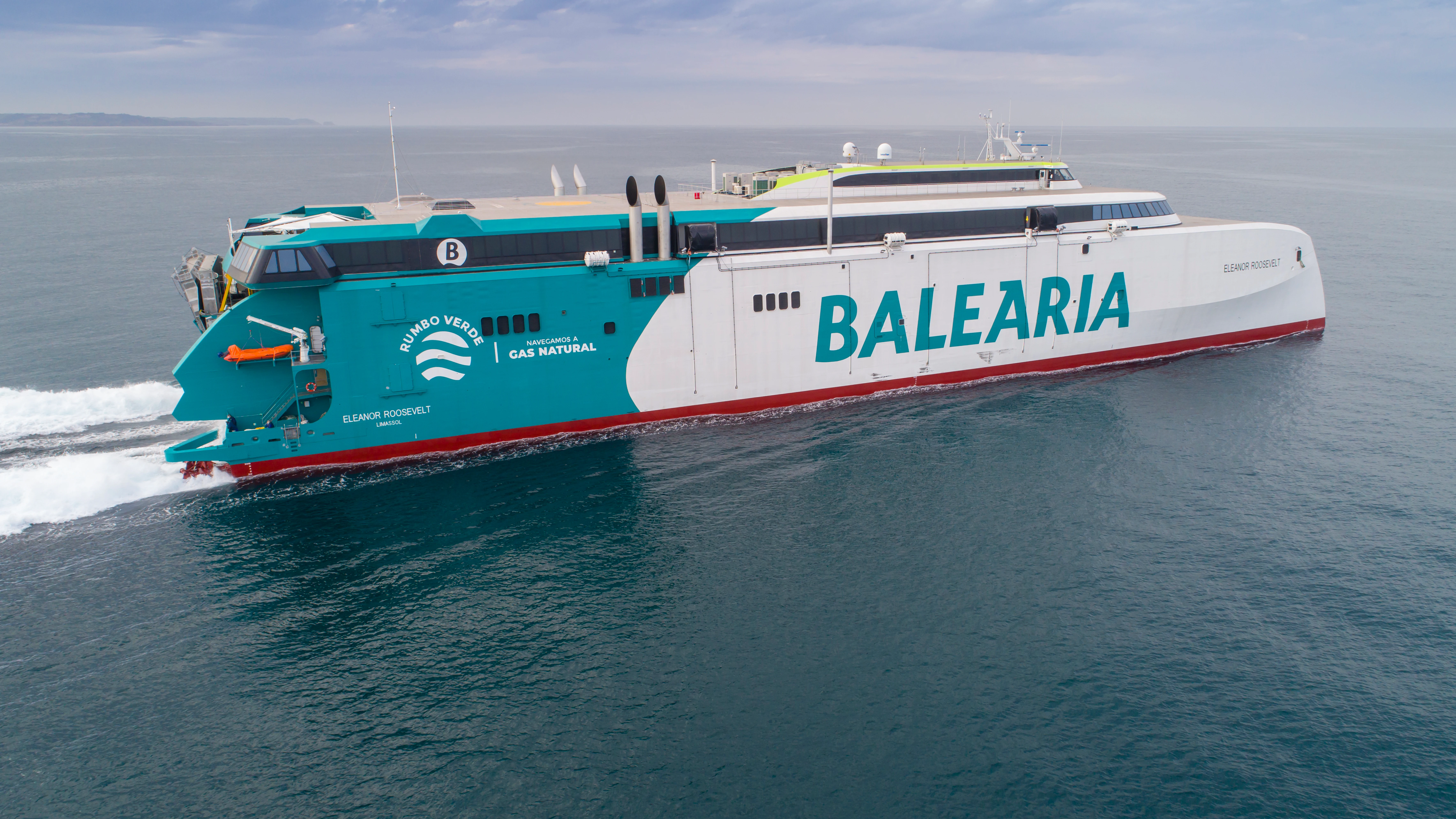 Ferry de Baleària en pruebas en Gijón Ferry de Baleària en pruebas en Gijón