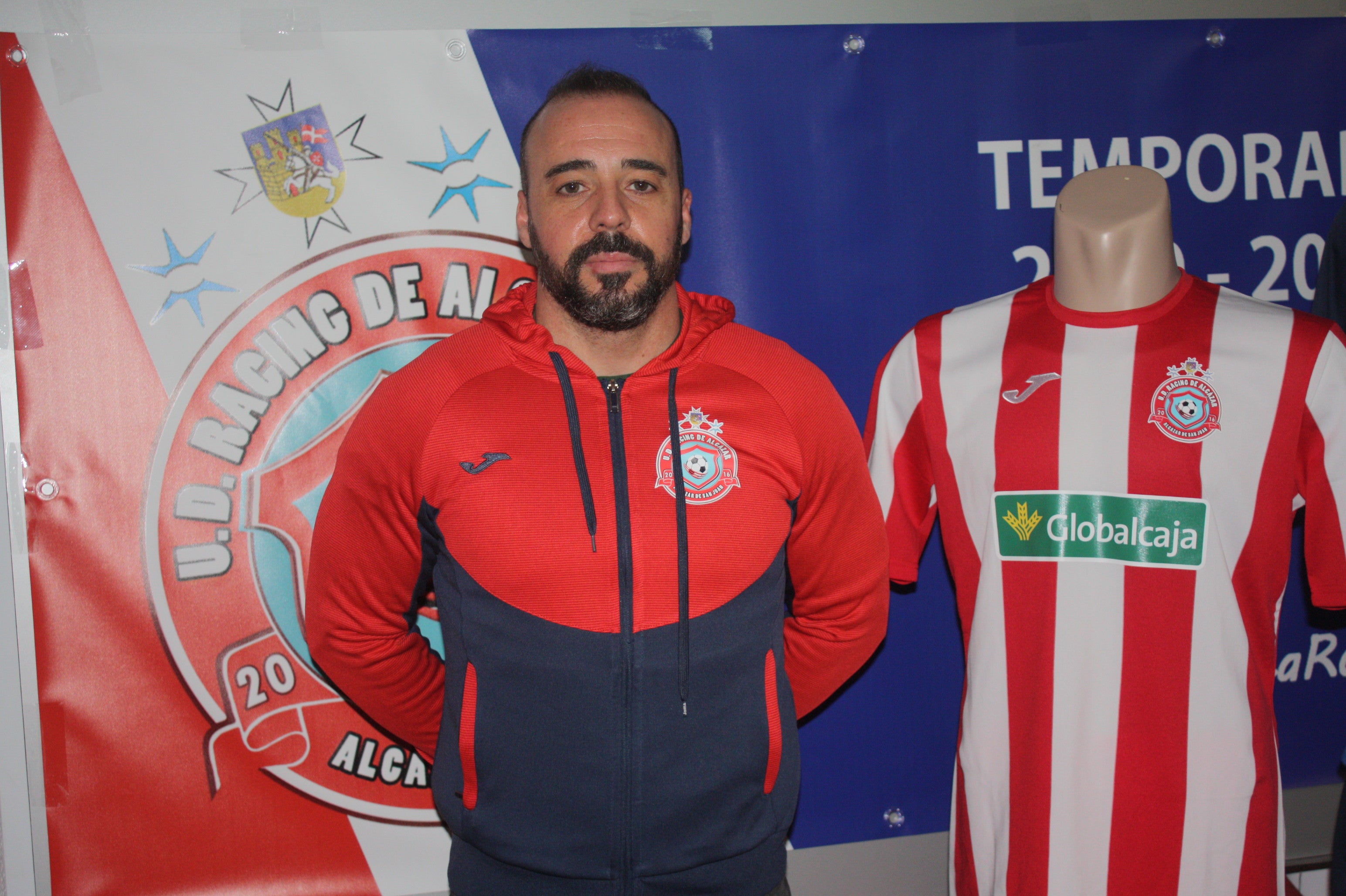 El albaceteño Antonio López Martínez entrenará al Racing de Alcázar hasta final de temporada El albaceteño Antonio López Martínez entrenará al Racing de Alcázar hasta final de temporada