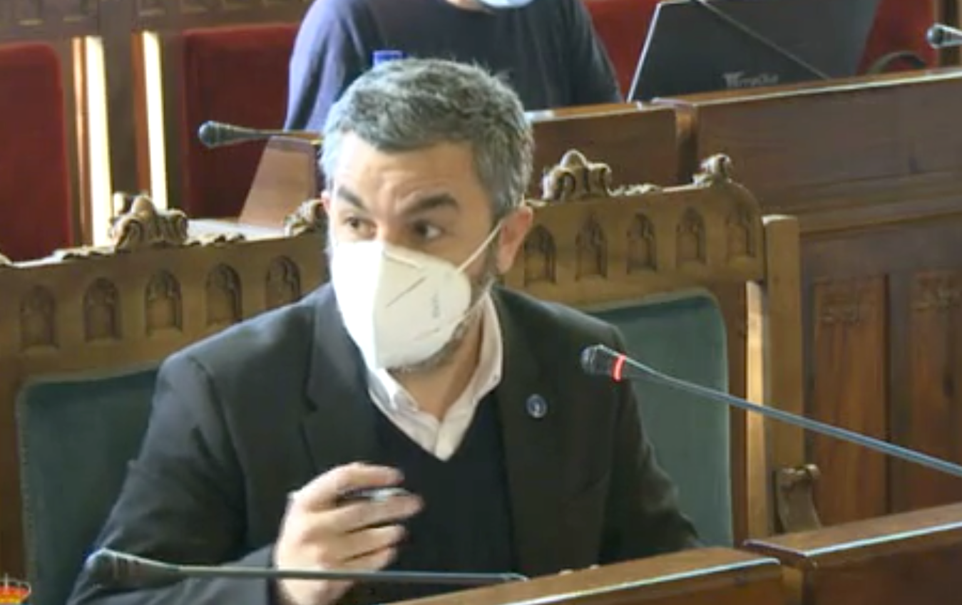 El gobierno autonómico invertirá 100.000 euros para reparar la carretera de Los Lagos de Covadonga antes de la Vuelta a España El gobierno autonómico invertirá 100.000 euros para reparar la carretera de Los Lagos de Covadonga antes de la Vuelta a España